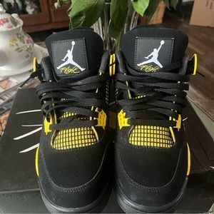 Jordan 4 “thunder”